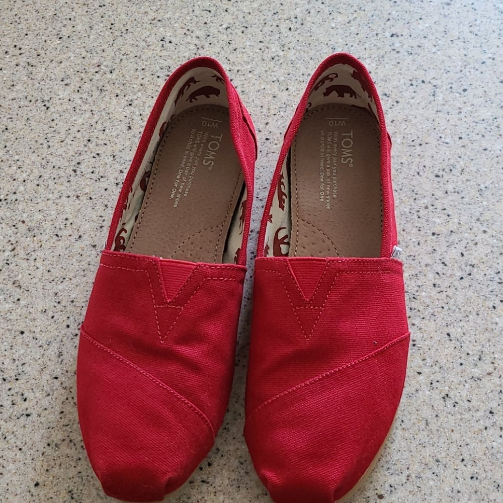 Tom's Classic red canvas